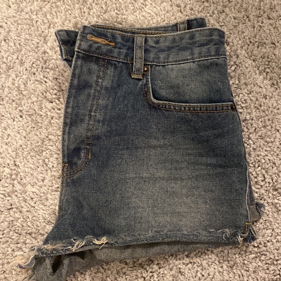Jean shorts size 26 high waisted medium blue - Picture 3 of 5
